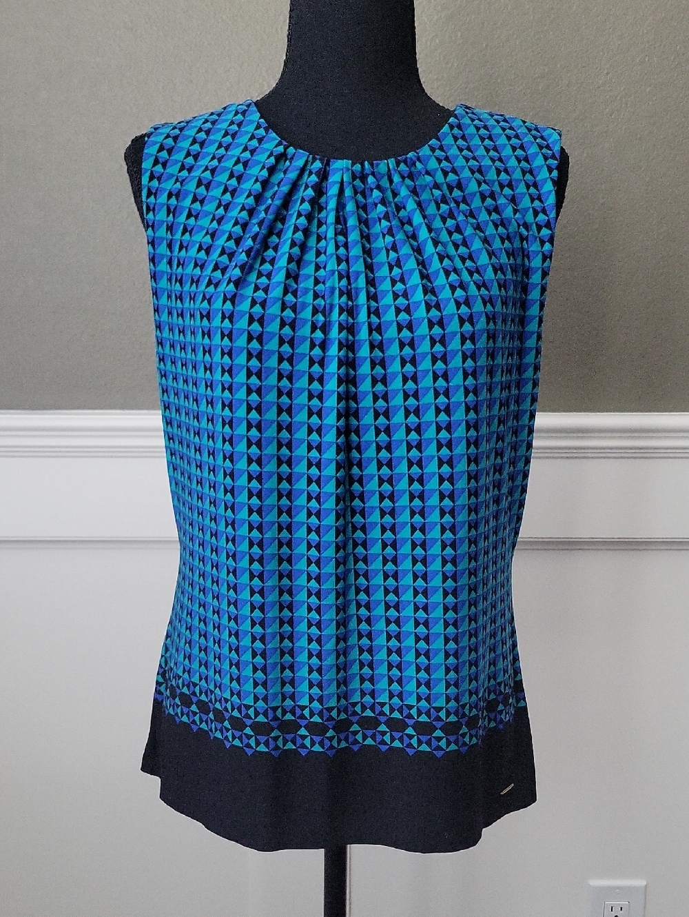 Calvin Klein Blue & Black Geometric Pleated Sleeveless Top